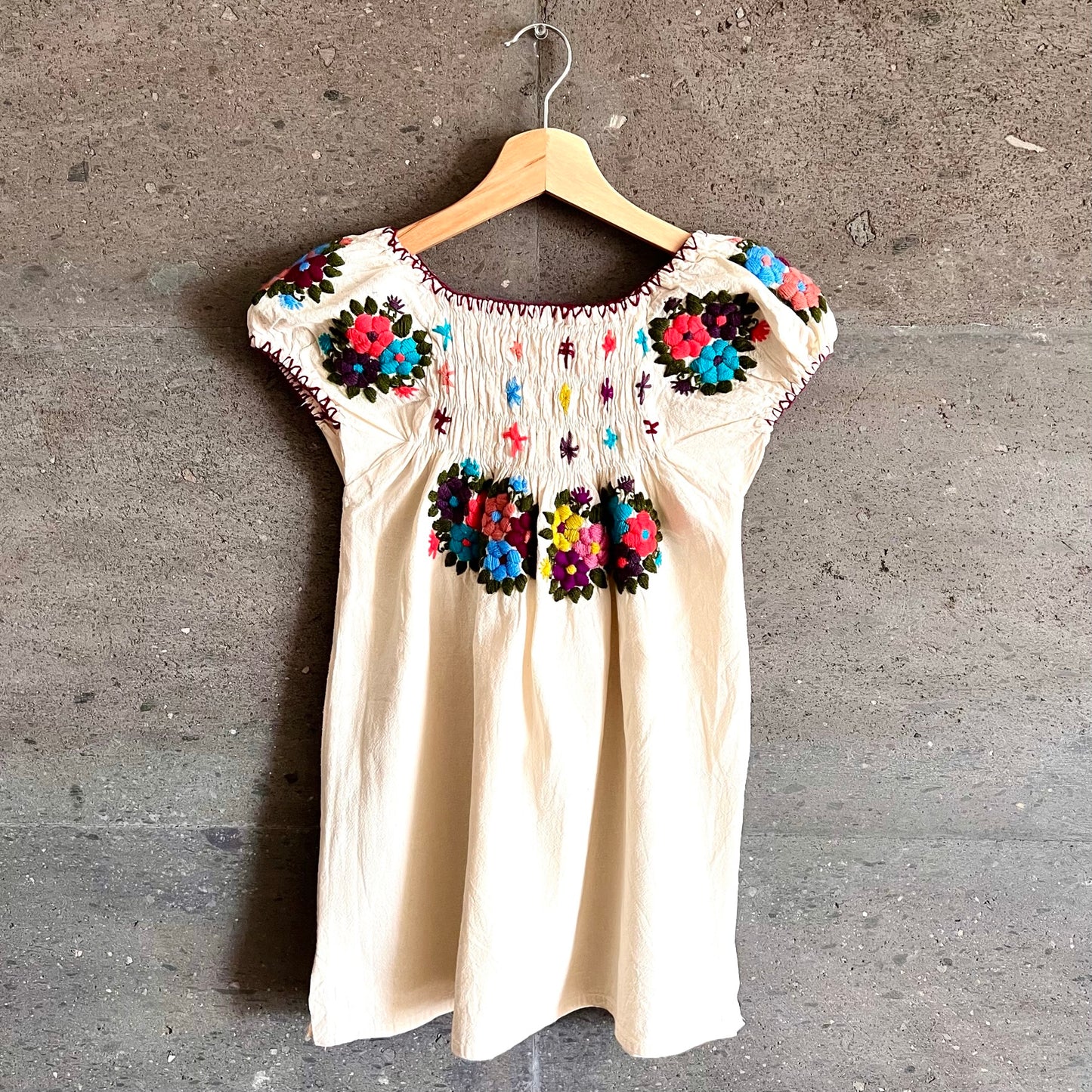 Blusa flores bordadas