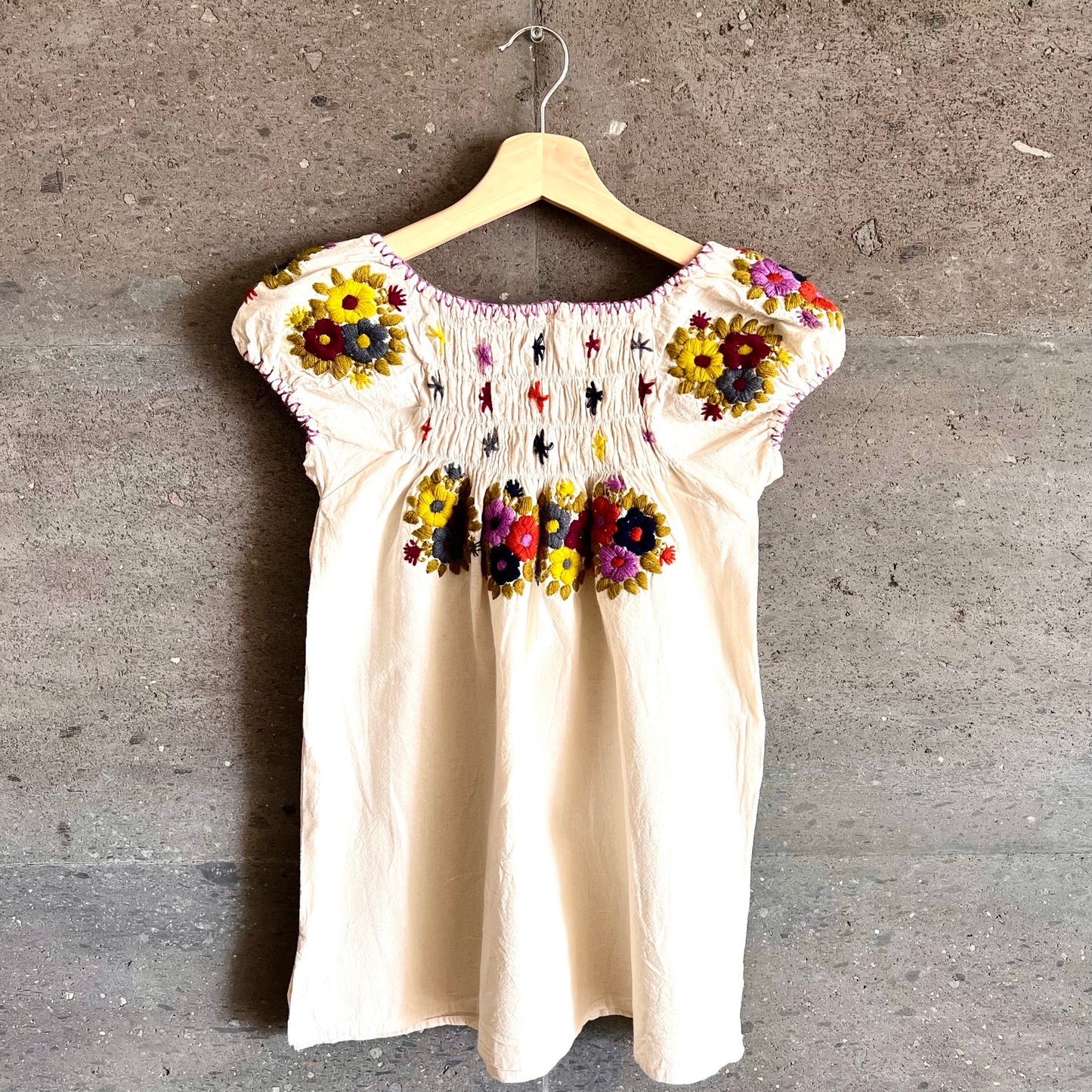 Blusa flores bordadas